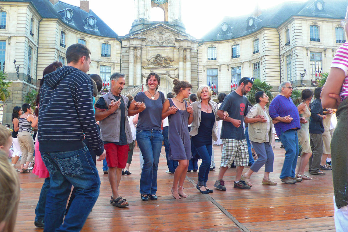 traditional-dances-of-Brittany