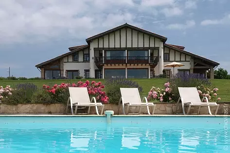 Luxury villa to rent in the south-west of France 