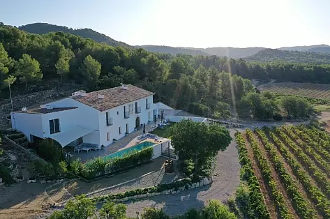 Luxury property with a pool for rent in Spain
