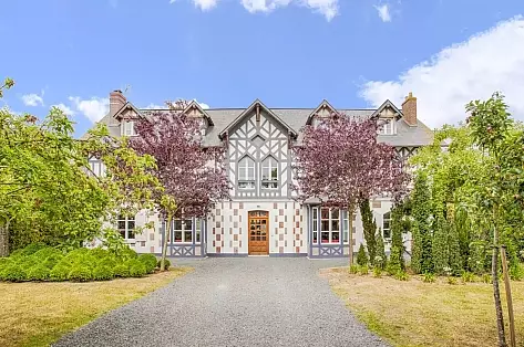 Luxury villa for rent in Deauville
