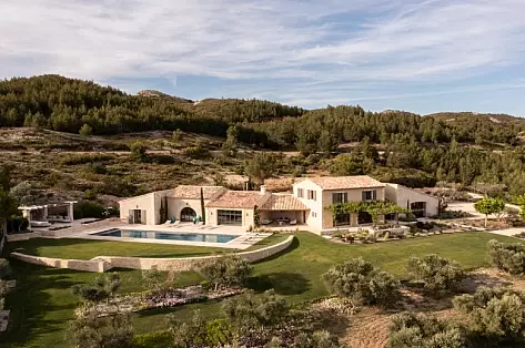 Luxury villa rental in the Alpilles South of France